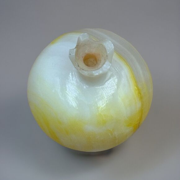 Vintage Italian Alabaster Fruit, Yellow and White Carved Stone - Pomegranate - Picture 4 of 4
